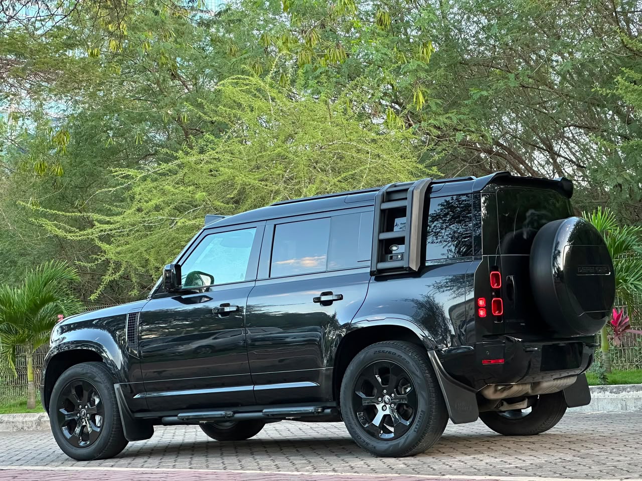 LAND ROVER DEFENDER 110 thumbnail 9